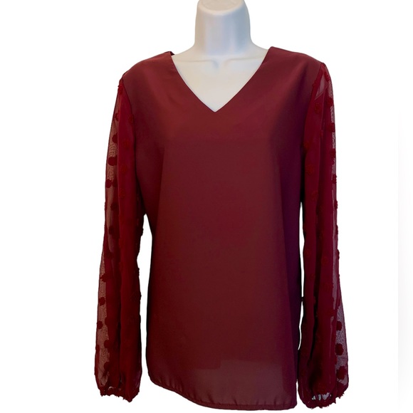 🚨Dot v-neck blouse Merlot - Picture 1 of 3